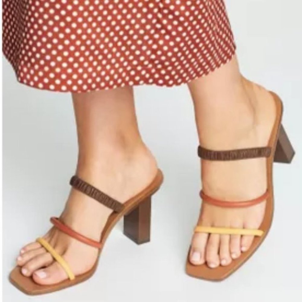 NWOT CULT GAIA KAIA STRAPPY LEATHER SANDALS